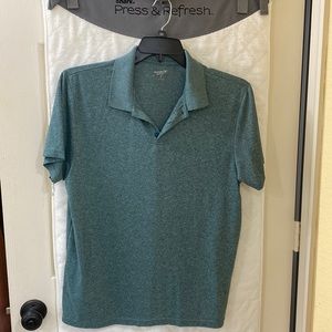 Mens L Old Navy Active polo.  Excellent condition.